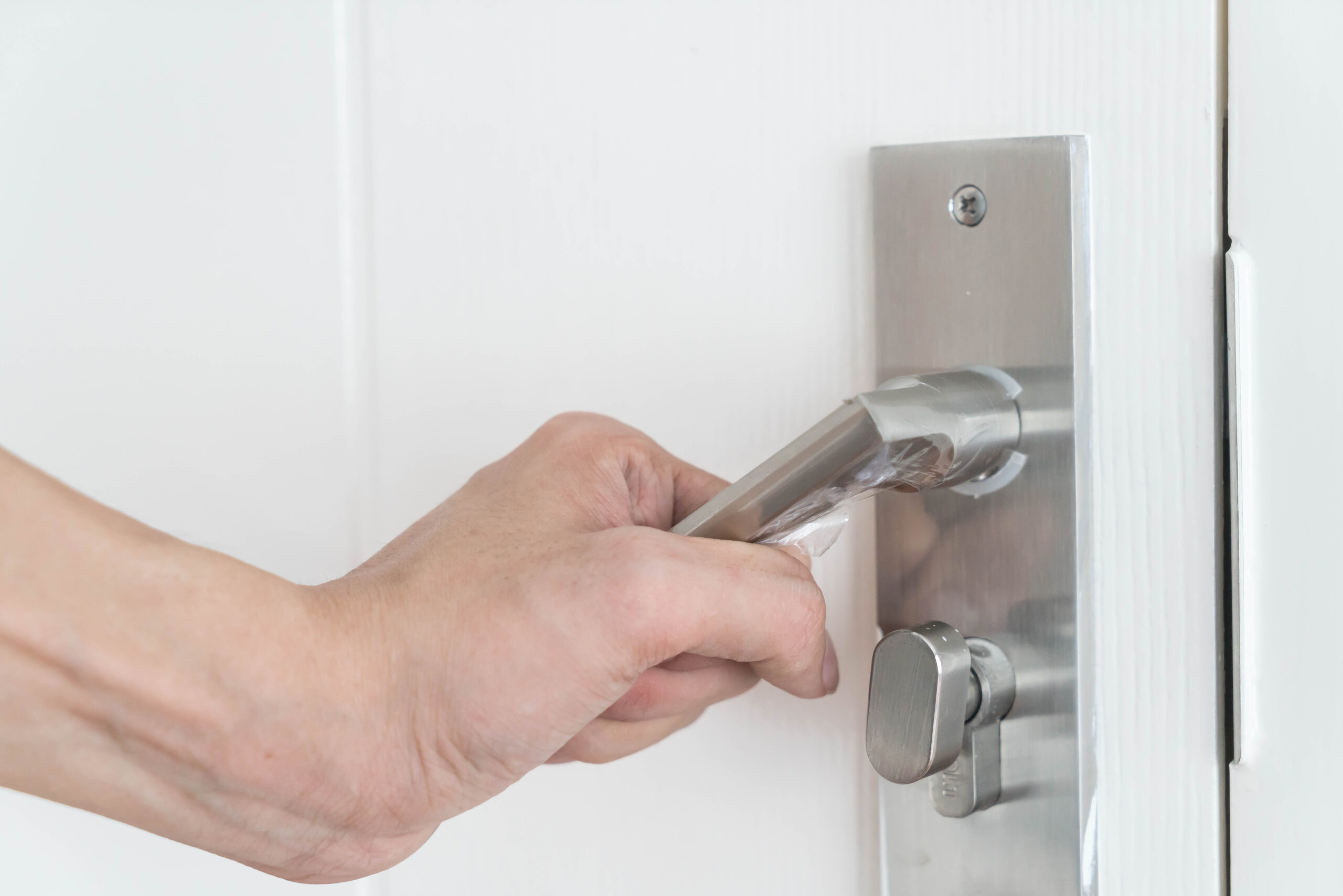 Montaje profesional de puerta blindada a medida